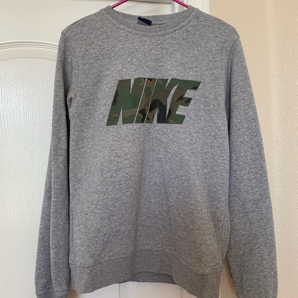 Sweaters - Sweatshirt